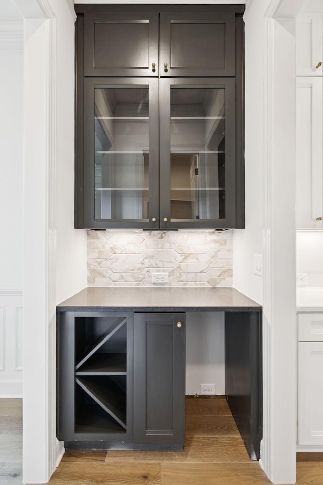 1001 Laguna Dr, Franklin, TN 37067 - bar featuring backsplash and light wood-type flooring