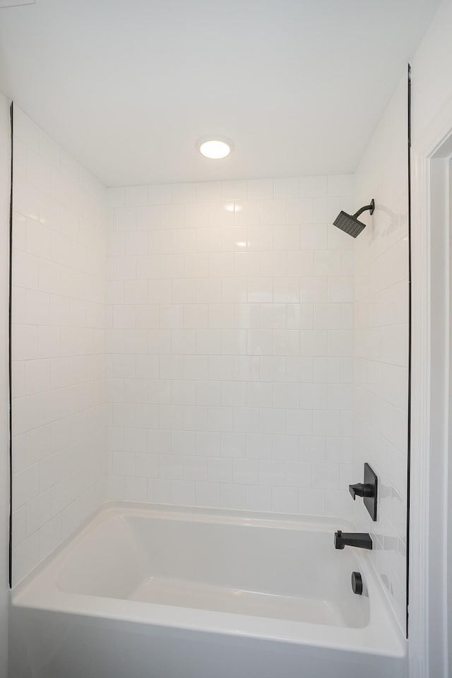 124 W Cassa Way, Mount Juliet, TN 37122 - bathroom featuring washtub / shower combination