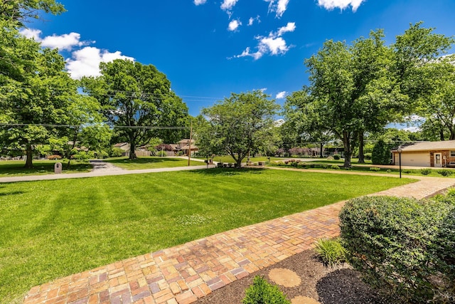 116 Jackson Ln, Hendersonville, TN 37075 - surrounding community featuring a lawn