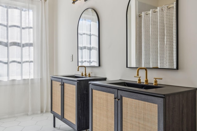 424 Wild Elm St, Franklin, TN 37064 - bar area featuring a sink