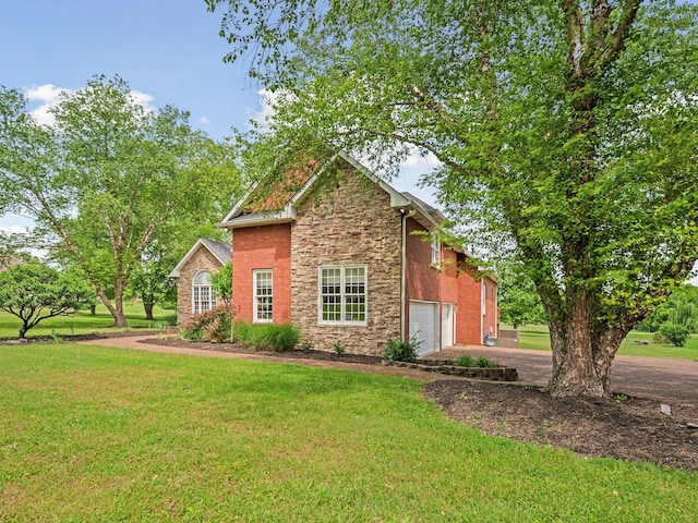 1417 Guill Rd, Mount Juliet, TN 37122 - view of front of house featuring stone siding, driveway, and a front lawn