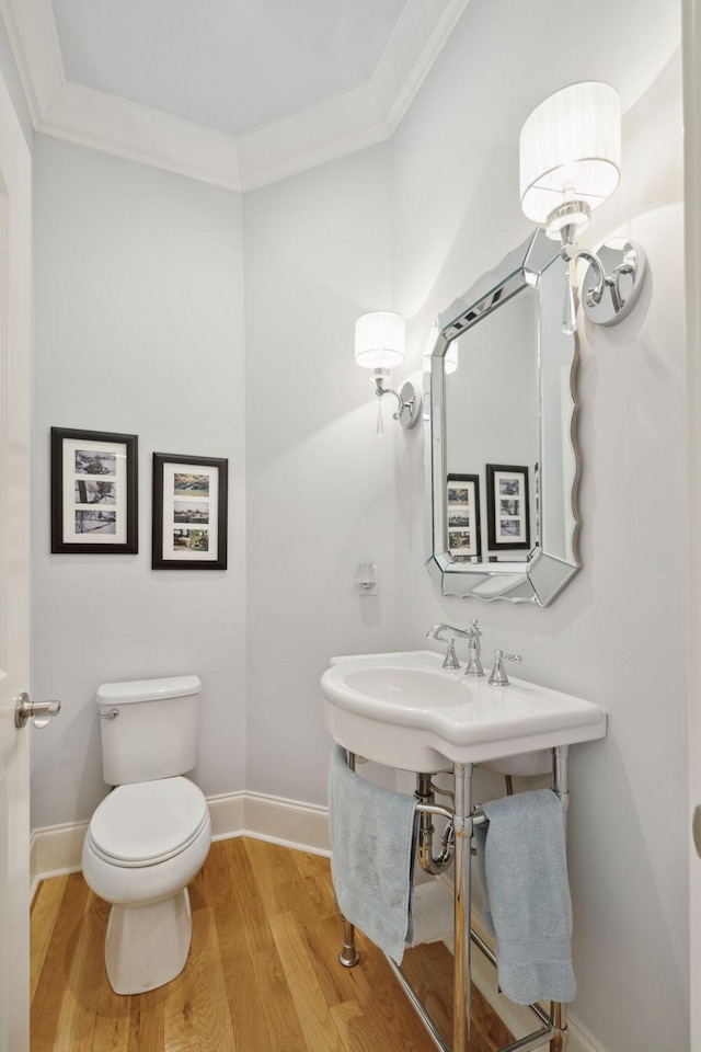 4043 Old Light Cir, Arrington, TN 37014 - bathroom featuring wood finished floors, toilet, baseboards, and crown molding