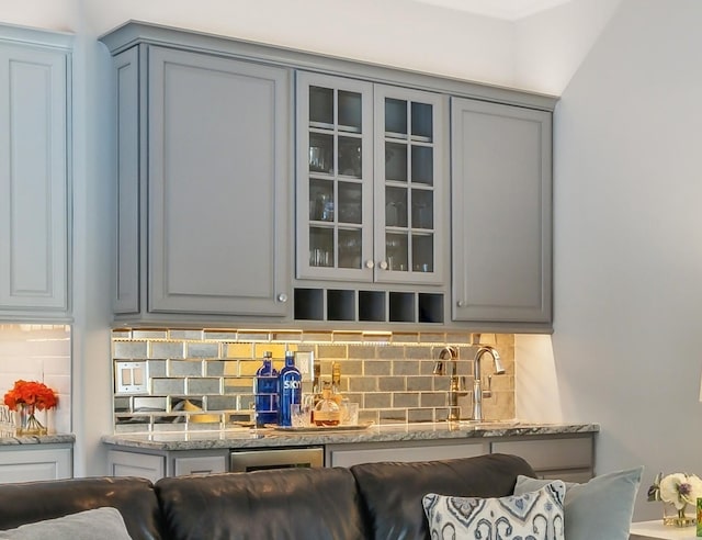 4043 Old Light Cir, Arrington, TN 37014 - indoor bar with decorative backsplash