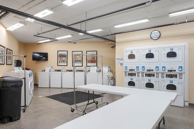 6666 Brookmont Ter Unit 307, Nashville, TN 37205 - kitchen with washer and clothes dryer and stacked washer and clothes dryer
