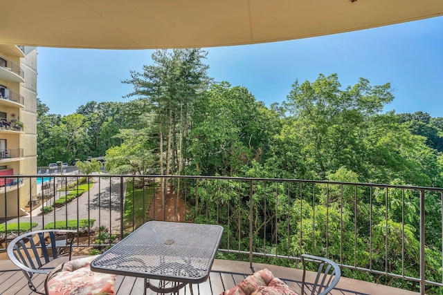6666 Brookmont Ter Unit 307, Nashville, TN 37205 - balcony with view of pool