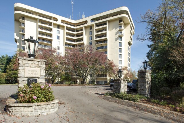 6666 Brookmont Ter Unit 307, Nashville, TN 37205 - view of apartment building / complex