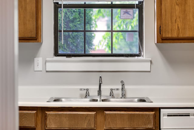 504 Macfie Ct, Madison, TN 37115 - bathroom featuring healthy amount of natural light and vanity