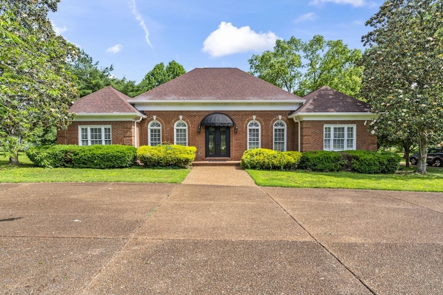 3000 General Forrest Dr, Columbia, TN 38401 - colonial house with brick siding, roof with shingles, and a front lawn
