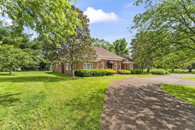 3000 General Forrest Dr, Columbia, TN 38401 - view of front of home with brick siding, a front yard, and curved driveway