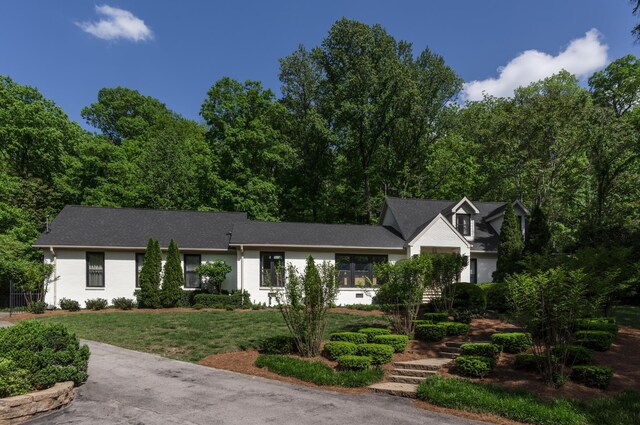 2300 Chickering Ln, Nashville, TN 37215 - view of front of property with a front yard