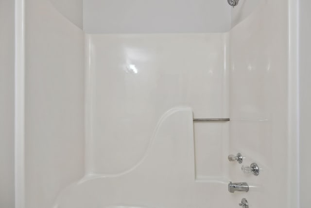 804 Beazer Ln, Antioch, TN 37013 - bathroom featuring washtub / shower combination