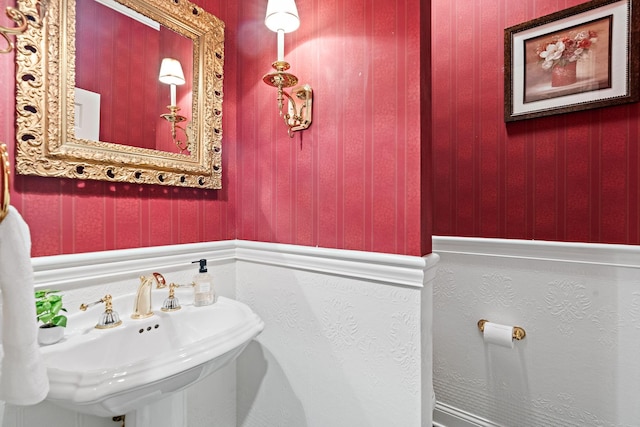 30 Park Mdws, Nashville, TN 37215 - half bathroom featuring a sink and wallpapered walls