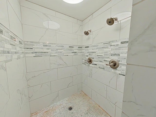 7 E Ln, Fayetteville, TN 37334 - full bathroom with a tile shower