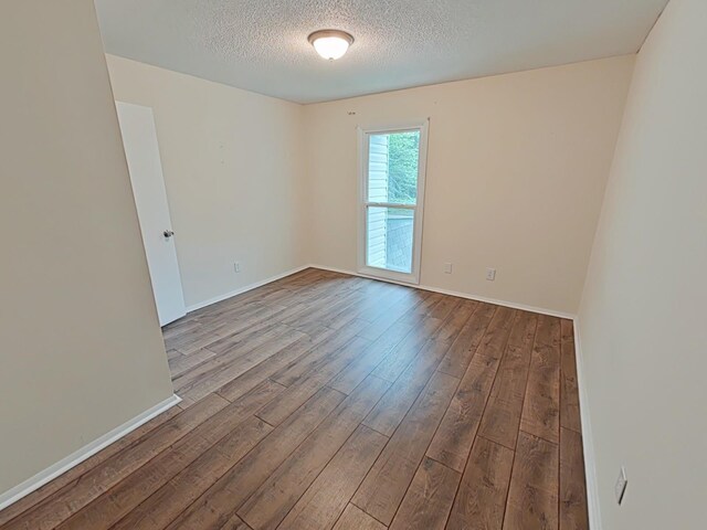 7 E Ln, Fayetteville, TN 37334 - empty room featuring wood-type flooring, baseboards, and a textured ceiling