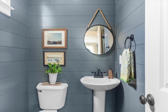 500 Beck Ave, Chattanooga, TN 37405 - bathroom featuring toilet