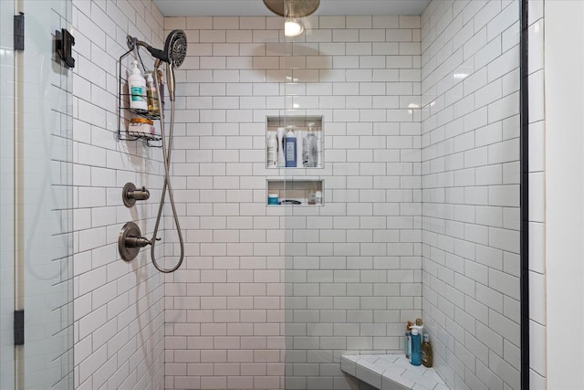 500 Beck Ave, Chattanooga, TN 37405 - bathroom with a tile shower