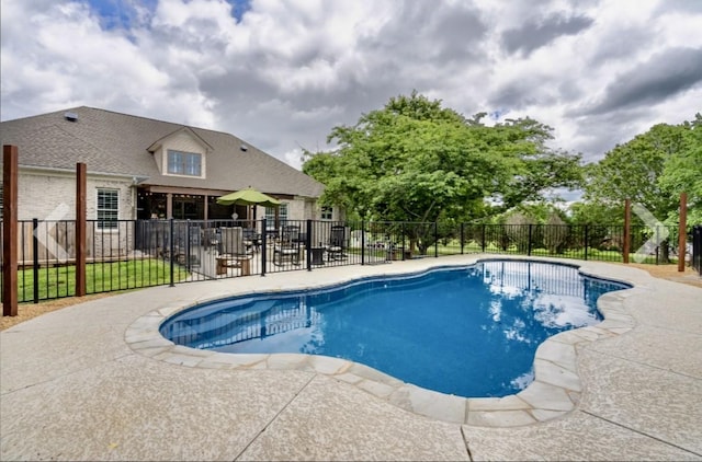 1205 Sequoya Trl, Columbia, TN 38401 - view of swimming pool with a patio area