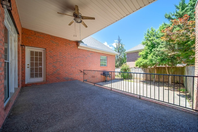 122 Belmont Cir, Hendersonville, TN 37075 - fenced backyard featuring a patio area and ceiling fan