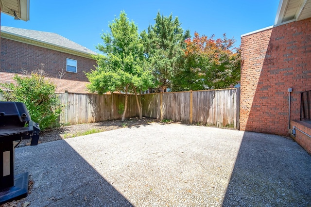 122 Belmont Cir, Hendersonville, TN 37075 - fenced backyard featuring a patio and area for grilling