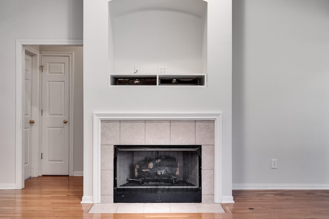 122 Belmont Cir, Hendersonville, TN 37075 - detailed view of wood finished floors, a fireplace, and baseboards