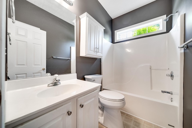 122 Belmont Cir, Hendersonville, TN 37075 - bathroom featuring toilet, vanity, and bathtub / shower combination