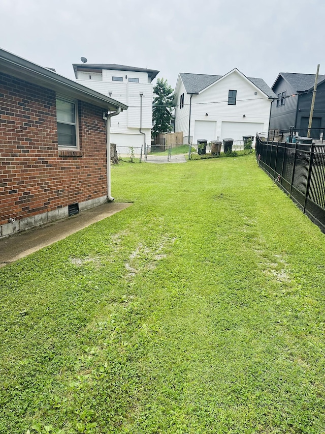 915 Wedgewood Ave, Nashville, TN 37203 - view of yard with a garage