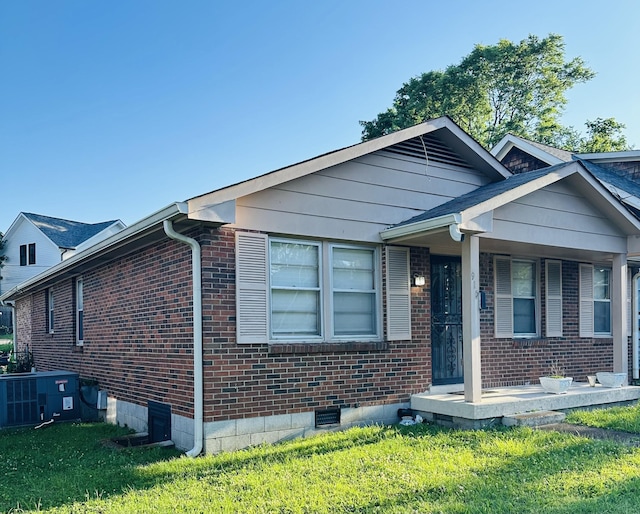 915 Wedgewood Ave, Nashville, TN 37203 - view of front of home featuring central AC, brick siding, a front yard, and a porch