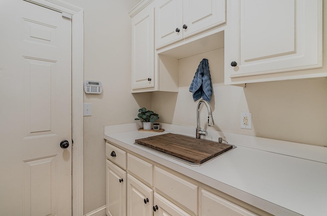 256 Scenic Dr, Dickson, TN 37055 - laundry room with a sink