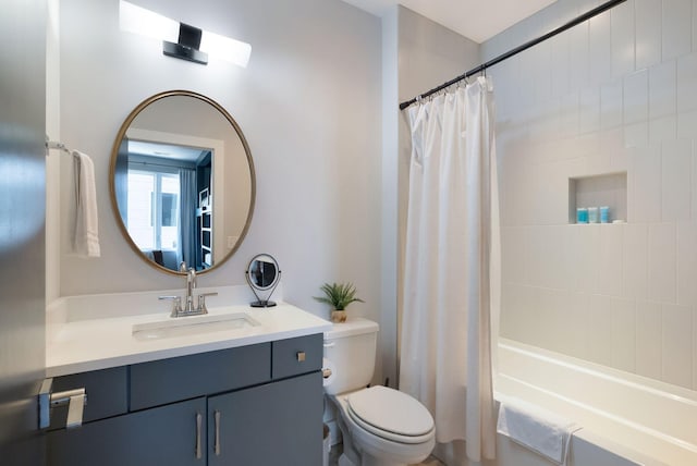 2910 Felicia St Unit 19, Nashville, TN 37209 - bathroom featuring vanity, shower / bath combo with shower curtain, and toilet