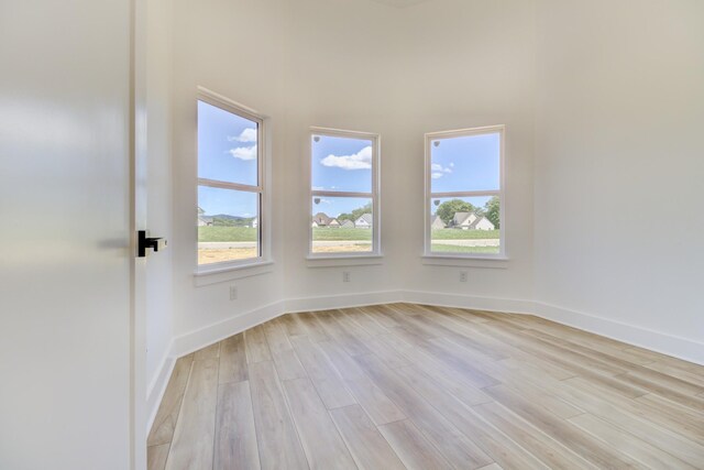 296 Lookout Dr, Winchester, TN 37398 - unfurnished room featuring light wood-type flooring, plenty of natural light, and baseboards