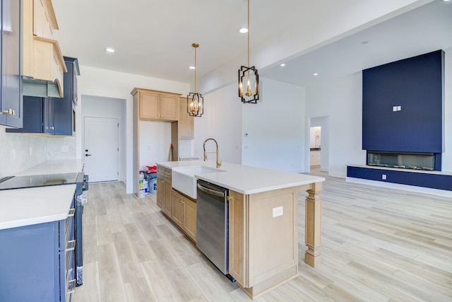 296 Lookout Dr, Winchester, TN 37398 - kitchen featuring stainless steel appliances, a sink, light wood-style flooring, light countertops, and recessed lighting