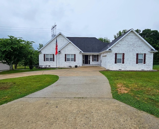 161 Cumberland Oaks Dr, Tullahoma, TN 37388 - ranch-style home featuring curved driveway, a front yard, an attached garage, and crawl space