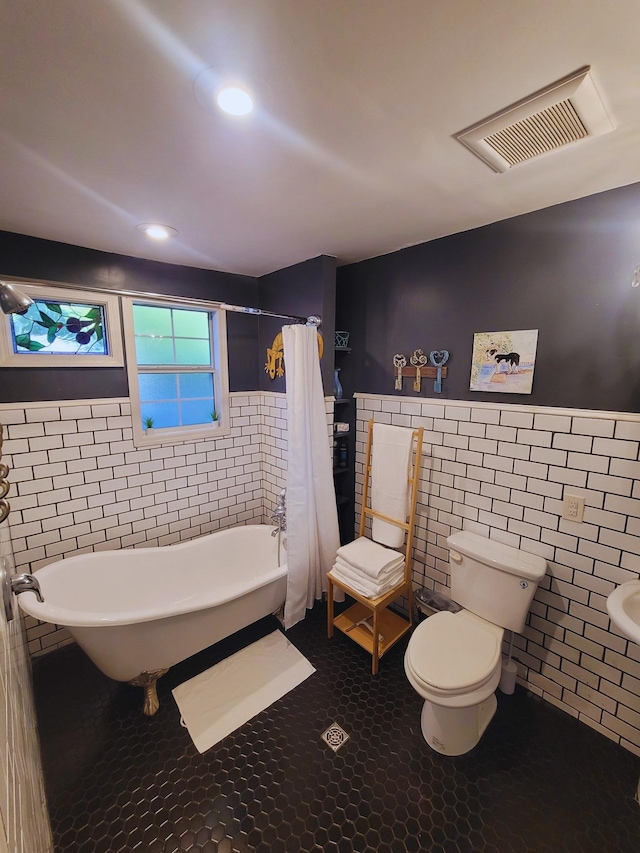 816 Charles Pl, Memphis, TN 38112 - full bath featuring tile walls, toilet, tile patterned flooring, wainscoting, and shower / bathtub combination with curtain