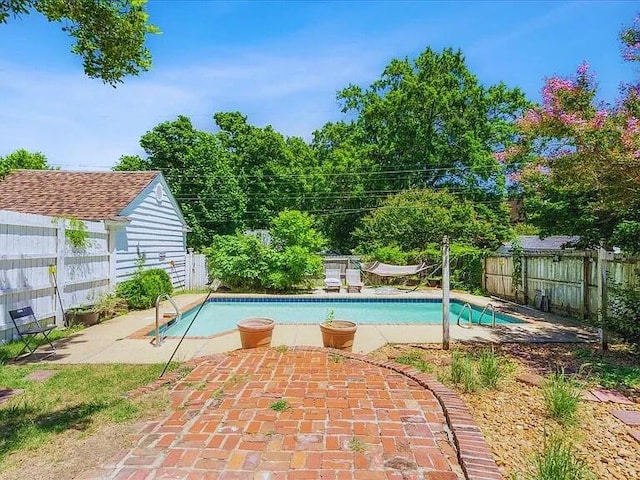 816 Charles Pl, Memphis, TN 38112 - view of swimming pool featuring a fenced backyard and a patio area