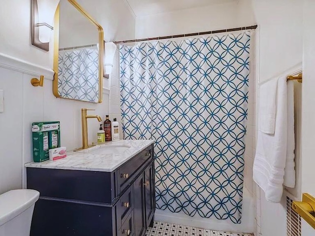 816 Charles Pl, Memphis, TN 38112 - full bathroom with vanity and toilet