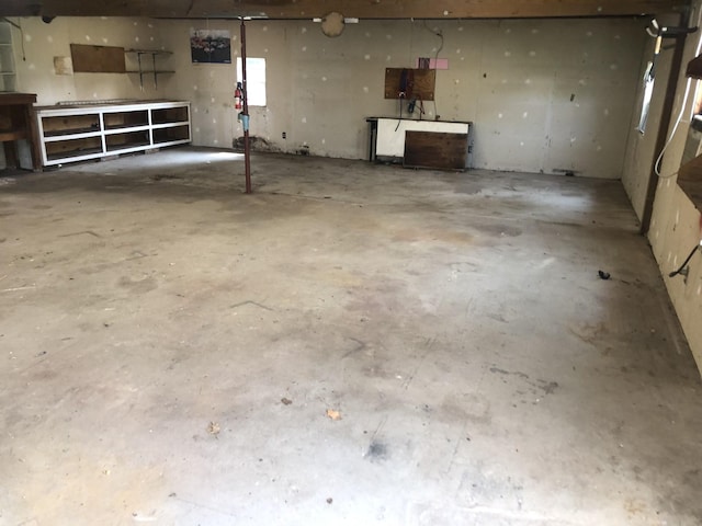 2026 Saundersville Ferry Rd, Mount Juliet, TN 37122 - garage with a workshop area
