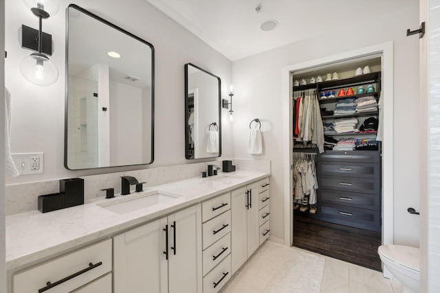 1212 Laurel St Unit 615, Nashville, TN 37203 - full bath with double vanity, a walk in closet, toilet, and a shower
