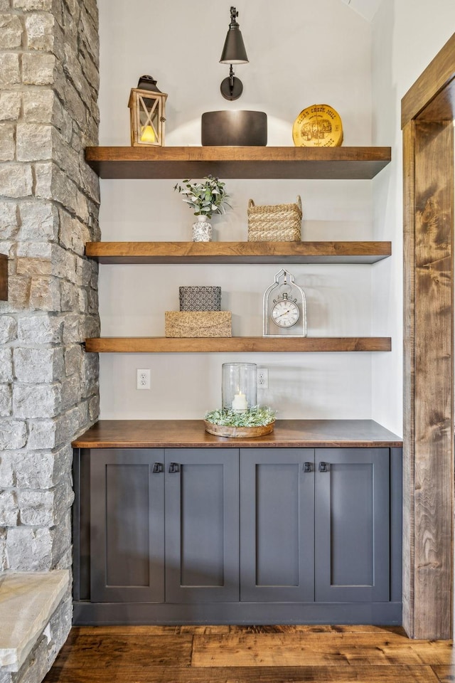 3166 Tanyard Hollow Rd, Culleoka, TN 38451 - bar area featuring dark wood-type flooring