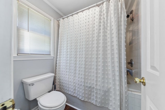 530 David Ave, Lewisburg, TN 37091 - bathroom featuring shower / tub combo, toilet, and ornamental molding