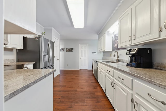 530 David Ave, Lewisburg, TN 37091 - kitchen featuring a sink, appliances with stainless steel finishes, white cabinetry, dark wood-type flooring, and baseboards