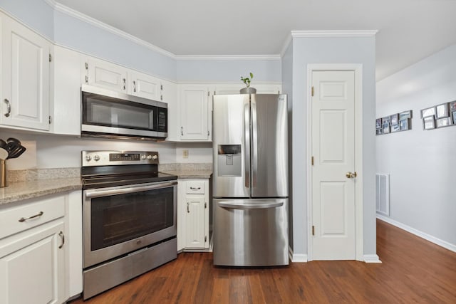 530 David Ave, Lewisburg, TN 37091 - kitchen with stainless steel appliances, white cabinetry, dark wood-style flooring, crown molding, and baseboards