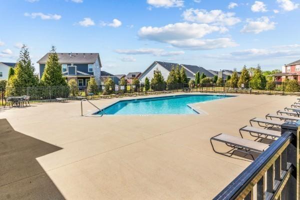 911 Keepsake Diamond Ln, Murfreesboro, TN 37128 - community pool with a patio