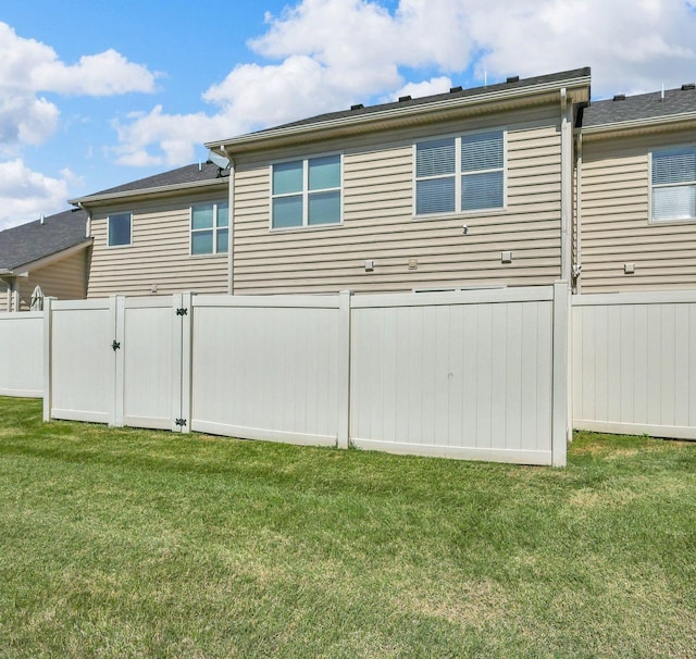911 Keepsake Diamond Ln, Murfreesboro, TN 37128 - back of house with a gate