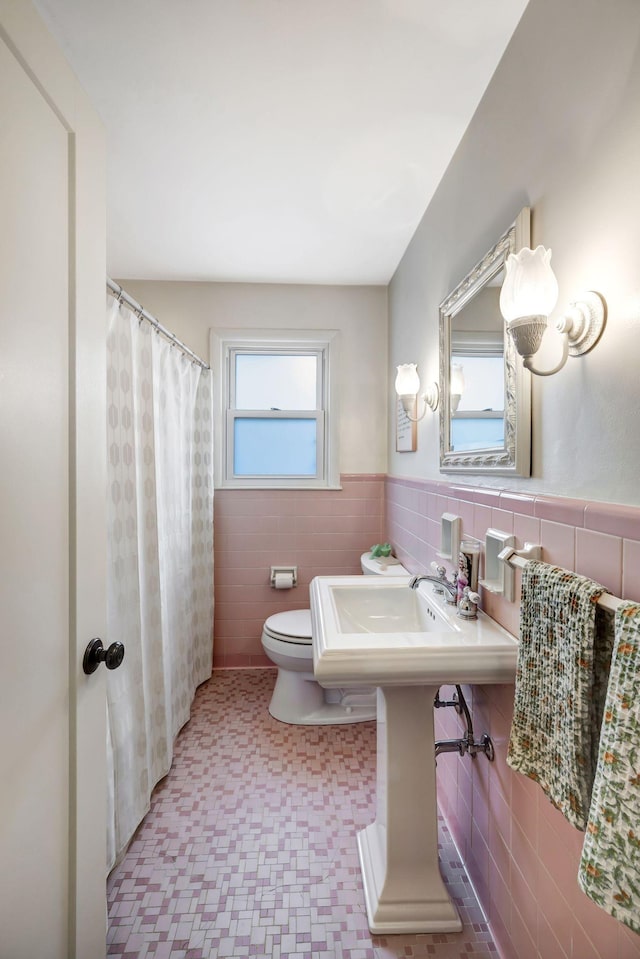 418 Boyd Mill Ave, Franklin, TN 37064 - bathroom featuring tile walls, toilet, wainscoting, and tile patterned floors