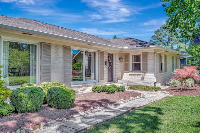 418 Boyd Mill Ave, Franklin, TN 37064 - view of front facade featuring brick siding, a shingled roof, and a front yard