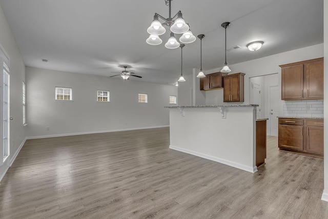 1039 Hemlock Dr, Spring Hill, TN 37174 - kitchen featuring a ceiling fan, open floor plan, light wood-style floors, and a breakfast bar