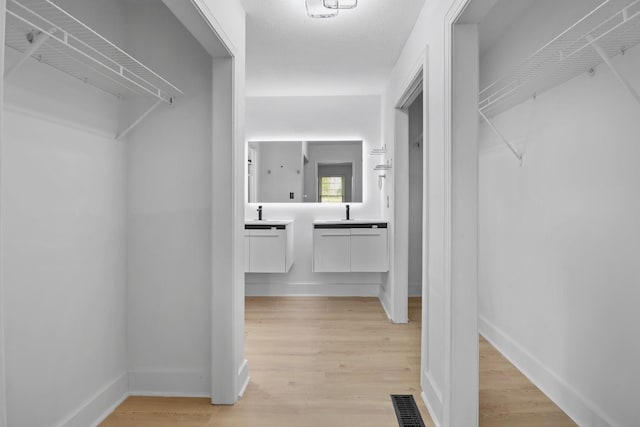 925 Tommy Oliver Rd, Clarksville, TN 37042 - spacious closet with light wood-style flooring