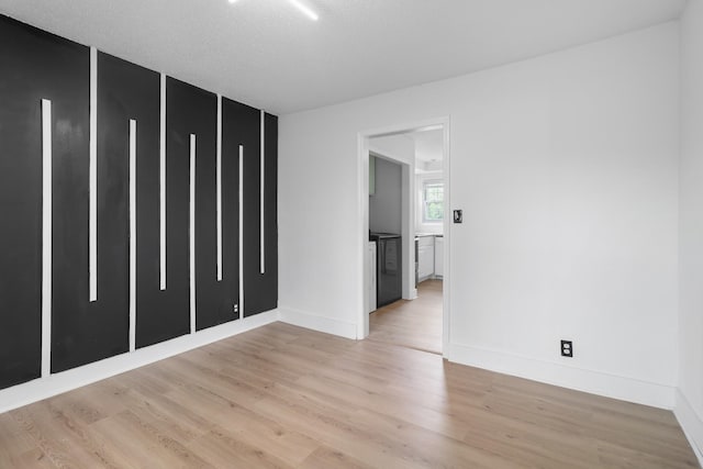 925 Tommy Oliver Rd, Clarksville, TN 37042 - spare room featuring light wood-type flooring and baseboards