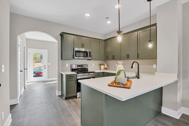 2413 E 17th St, Chattanooga, TN 37404 - kitchen featuring stainless steel appliances, arched walkways, a sink, baseboards, and recessed lighting