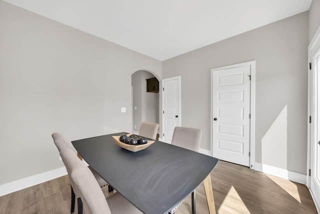 2413 E 17th St, Chattanooga, TN 37404 - dining area featuring arched walkways, light wood finished floors, and baseboards